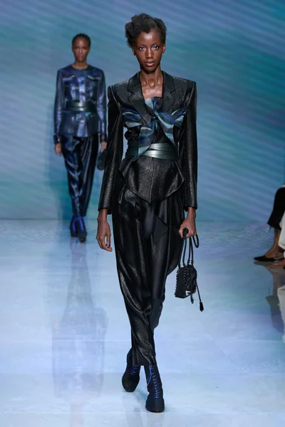 Look 25